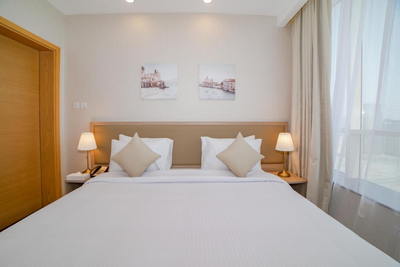 Platinum Coast Hotel Apartments Fujairah Exterior photo A bedroom at the hotel
