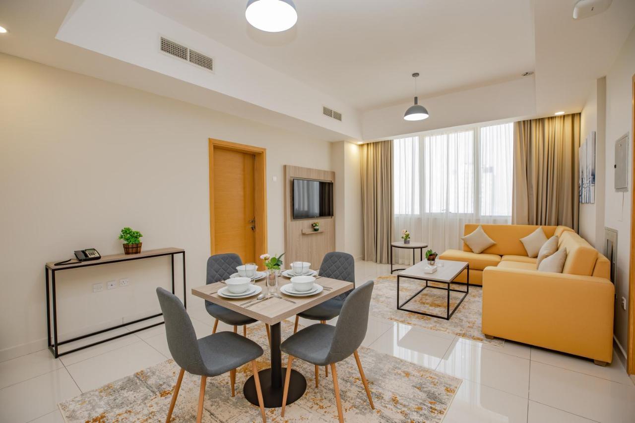 Platinum Coast Hotel Apartments Fujairah Room photo A living room in a serviced apartment in Dubai