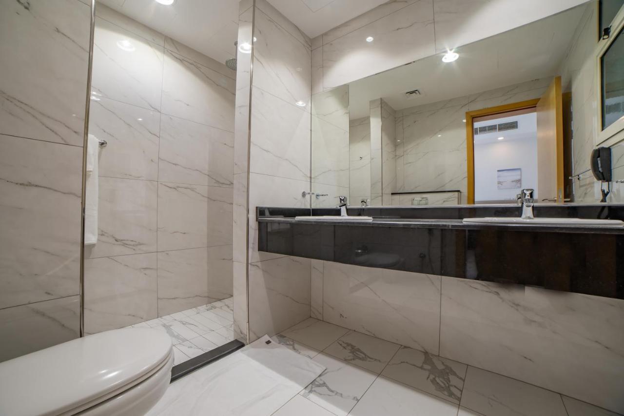 Platinum Coast Hotel Apartments Fujairah Exterior photo Bathroom