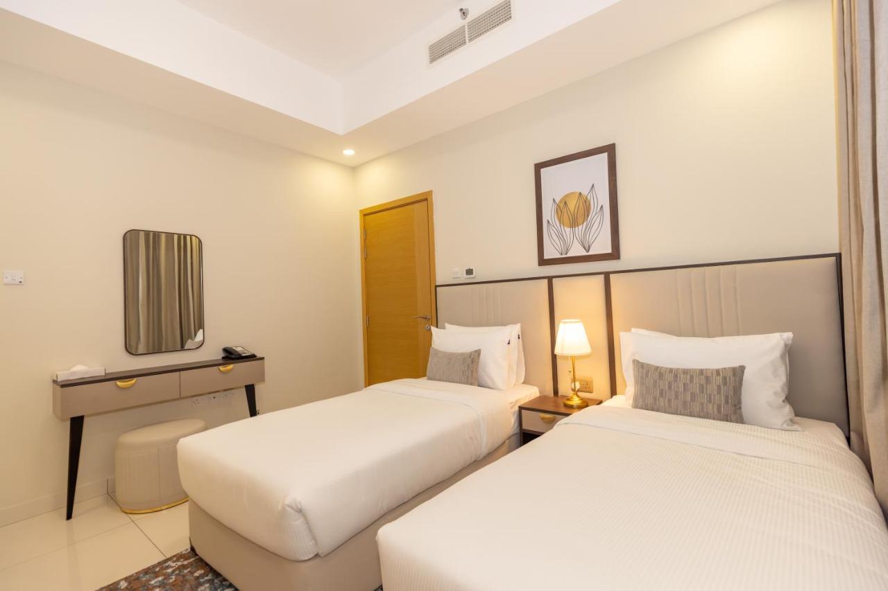 Platinum Coast Hotel Apartments Fujairah Exterior photo A bedroom at the hotel